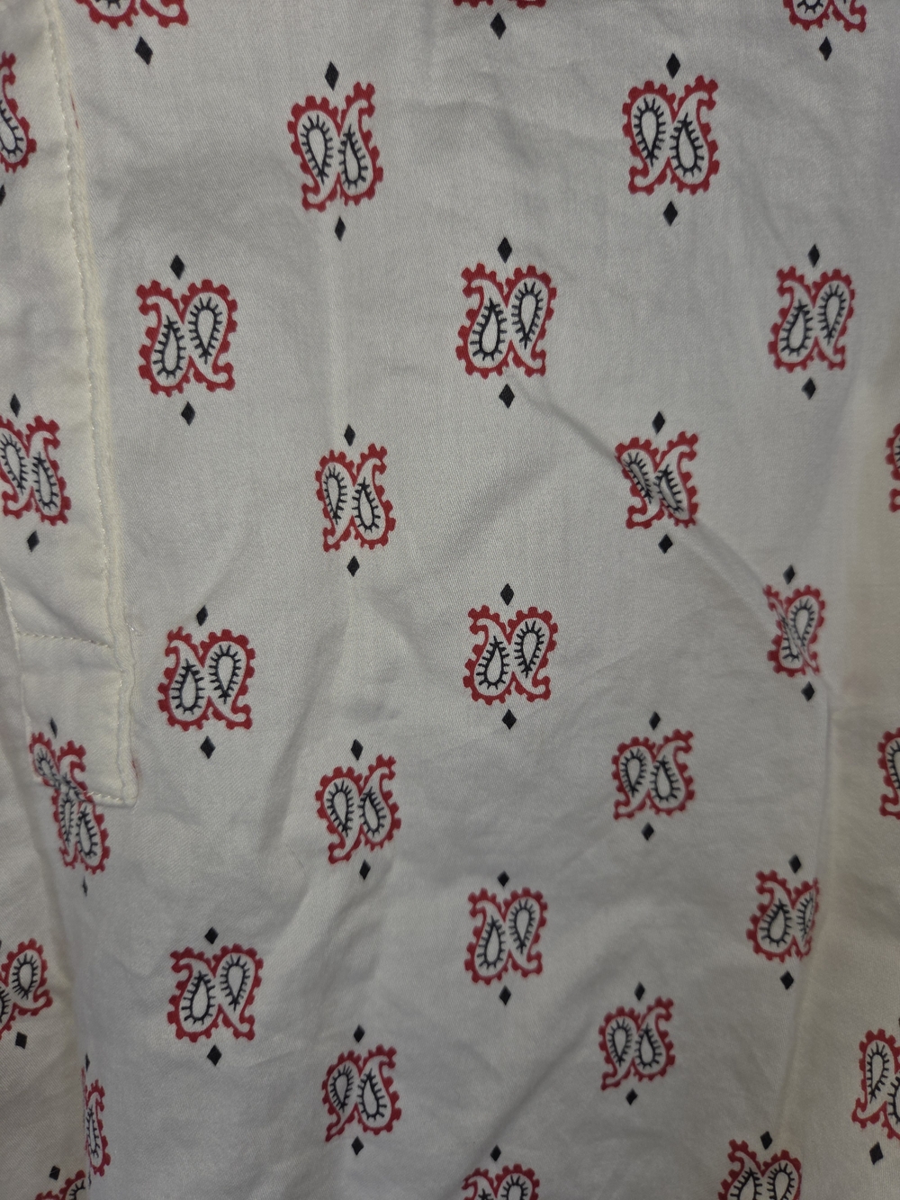 XiRENA Cream Blouse with Red & Black Paisley Print. 100% Cotton. Size M - Picture 2 of 4